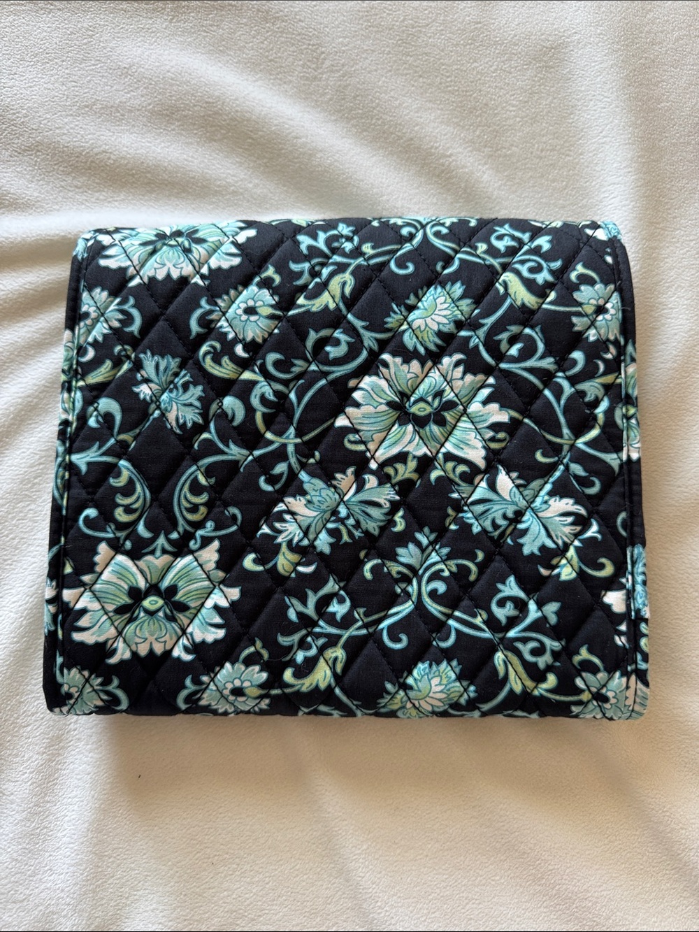 Lemon Hill Quilted Hanging Toiletry/ Cosmetic Bag Case - Picture 2 of 9
